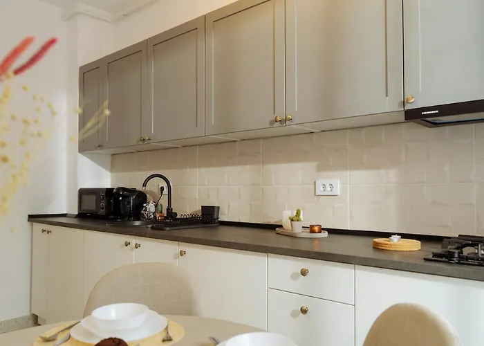 Апартаменти Cozy Nest 77 Plaza Afi Mall Lujerului *