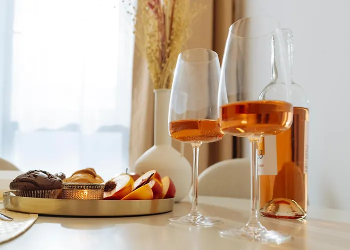 Апартаменти Cozy Nest 77 Plaza Afi Mall Lujerului